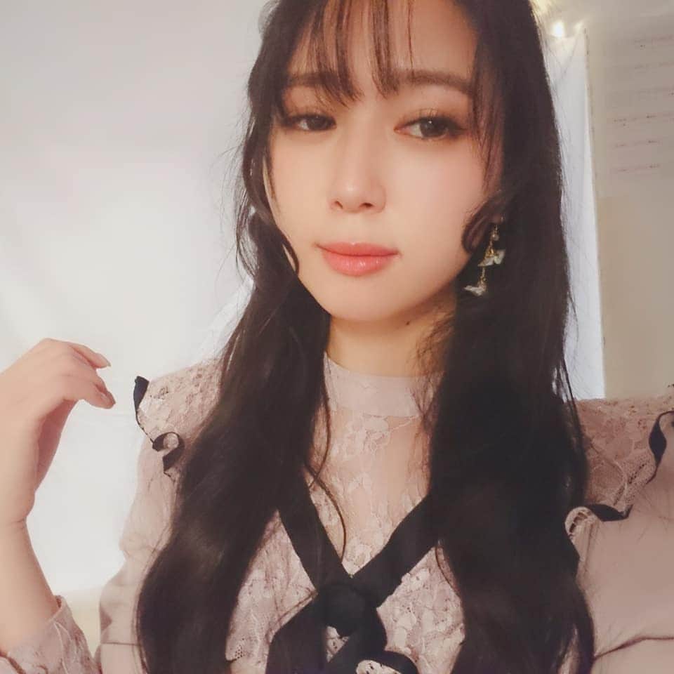 荒井つかささんのインスタグラム写真 - (荒井つかさInstagram)「なんで自撮りなのに半目になるんだろうww ちなみにこの次の日ものもらいになった( ; _ ; ) 今写真見るとちょっと腫れてるね . . . #自撮り #撮影会 #荒井つかさ #半目 #あるある #スムース撮影会」3月18日 19時12分 - 22tuttu_