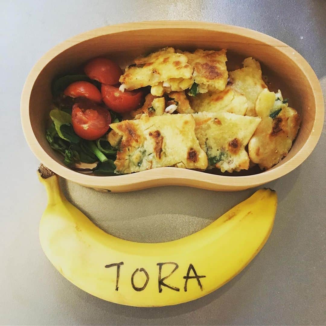 相馬絵美さんのインスタグラム写真 - (相馬絵美Instagram)「息子の新しいお弁当箱。 #もちろんママの落書き付き #TORA弁 #お弁当 #3歳 #男の子 #食が細くて困ってます #でも元気だからいっか」3月18日 19時25分 - somaemi