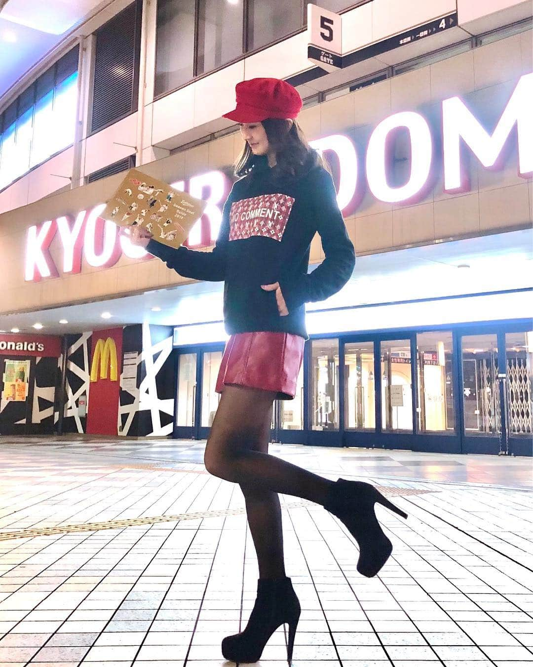 彩耶さんのインスタグラム写真 - (彩耶Instagram)「2019年 オリックスバッファローズの公式パンフレットのモデルをさせて頂きました❣️ ・ お写真横に👆➡︎➡︎スワイプ してね ・ 表紙など数ページにわたって… 私を探してみて下さいね😉✨ ・ WEBにも掲載中です💻 ・ 撮影は去年の夏 でした❗️ 京セラドーム内 さまざまな施設を回り、撮影は行われました。 ・ ユニフォームを着たり、応援風景やレストランでの食事風景… 貴重な体験をさせて頂きました。 ・ 撮影とっても楽しかったです(๑>◡<๑)💕 ・ シーズンシートで楽しむのもいいものですね⚾️ ・ ・ #ORIX#オリックス#Buffaloes#バッファローズ#京セラドーム#野球#野球観戦#オリックスバッファローズ #モデル#model#神戸#kobe#インスタグラム#インスタ#instagram#インフルエンサー#インスタグラマー#私#me#彩耶#フォロー#followme#フォローミー#お洒落さんと繋がりたい#旅行好きな人と繋がりたい #ファッション#コーデ#fashion#いつかの私」3月18日 19時26分 - 3aya11