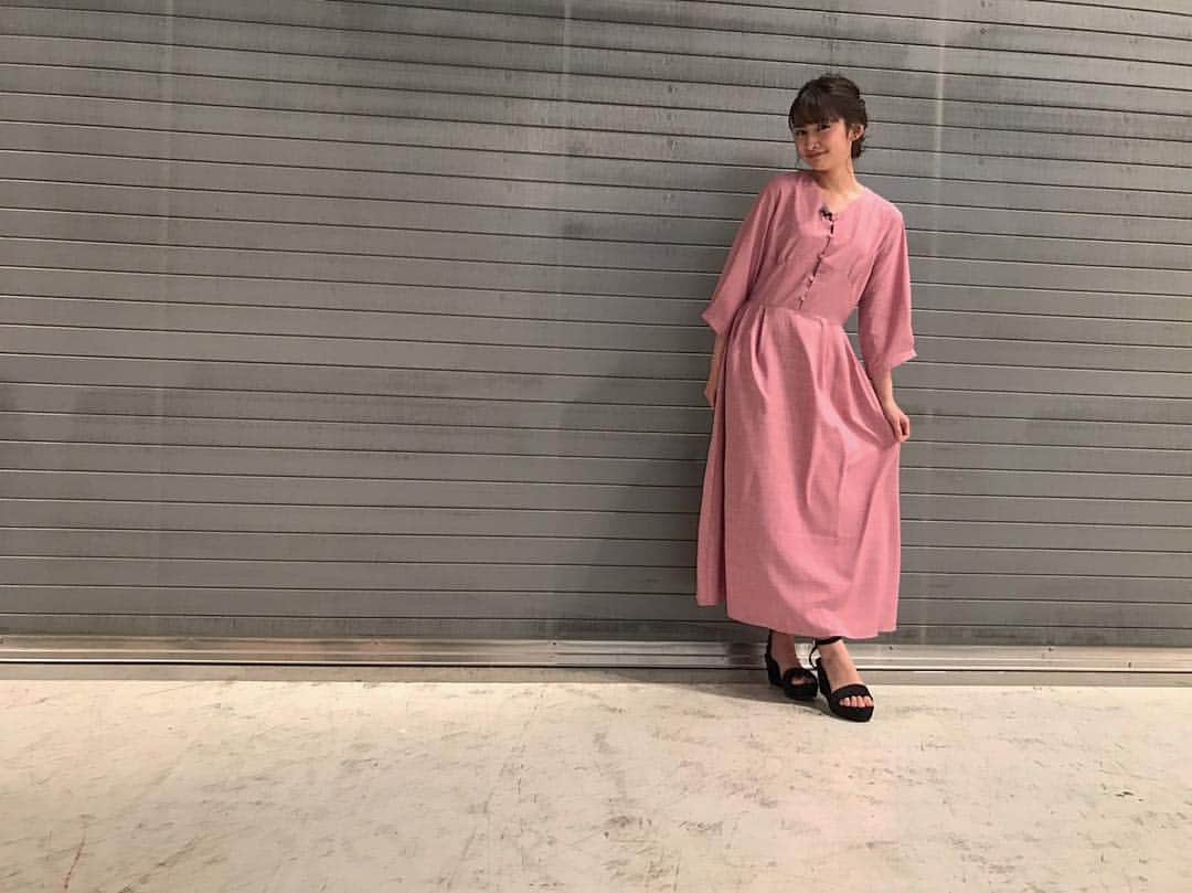 小泉遥さんのインスタグラム写真 - (小泉遥Instagram)「. こういうピンクのワンピースって 普段は着れないかも…とか思いつつも 着てみるとすごくテンション上がる😊⤴️💕 こういう時に女子を楽しみたいものだね☝︎」3月18日 19時31分 - koiharu_official