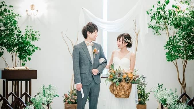 みんなのウェディングさんのインスタグラム写真 - (みんなのウェディングInstagram)「《結婚式レポ💑》 . 今回は#結婚式レポ から kasumiさんご夫妻の#bigday をご紹介します🤵💗👰 . . テーマはふたりが大好きな 《パンとアイスクリームと》。 名古屋にあるゲストハウス・ルージュブランを舞台に 「見た目に楽しく食べておいしい演出の数々で ゲストをもてなしました☺️💕 . 統一感ある装飾や こだわりのDIYアイテムなど 見所満載です👀✨ . . 【wedding  data】 会場:#ルージュブラン  ゲスト数:70名 準備期間:1年3ヶ月 . . 式当日の様子など、 詳しくはプロフィールリンク🔗の 「みんなのウェディングTOP」から 『ルージュブラン レポ』で検索🔎♩ . ****************************************** #みんなのウェディング #結納 #結婚式 #卒花 #プレ花嫁 #卒花嫁 #2018冬婚 #2018夏婚 #2018秋婚 #2019春婚 #東海花嫁 #愛知花嫁 #ナチュラルウェディング #会場装飾 #挙式レポ #卒花レポ #披露宴レポ #ピンクドレス #仲良し夫婦 #ウェディングドレス #くるくる席次表 #花嫁DIY #テーブルコーディネート #高砂装花 #高砂装飾 #ウェディングケーキ #パン好き」3月18日 19時37分 - minnano_wedding