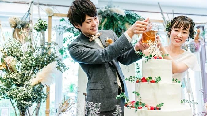 みんなのウェディングさんのインスタグラム写真 - (みんなのウェディングInstagram)「《結婚式レポ💑》 . 今回は#結婚式レポ から kasumiさんご夫妻の#bigday をご紹介します🤵💗👰 . . テーマはふたりが大好きな 《パンとアイスクリームと》。 名古屋にあるゲストハウス・ルージュブランを舞台に 「見た目に楽しく食べておいしい演出の数々で ゲストをもてなしました☺️💕 . 統一感ある装飾や こだわりのDIYアイテムなど 見所満載です👀✨ . . 【wedding  data】 会場:#ルージュブラン  ゲスト数:70名 準備期間:1年3ヶ月 . . 式当日の様子など、 詳しくはプロフィールリンク🔗の 「みんなのウェディングTOP」から 『ルージュブラン レポ』で検索🔎♩ . ****************************************** #みんなのウェディング #結納 #結婚式 #卒花 #プレ花嫁 #卒花嫁 #2018冬婚 #2018夏婚 #2018秋婚 #2019春婚 #東海花嫁 #愛知花嫁 #ナチュラルウェディング #会場装飾 #挙式レポ #卒花レポ #披露宴レポ #ピンクドレス #仲良し夫婦 #ウェディングドレス #くるくる席次表 #花嫁DIY #テーブルコーディネート #高砂装花 #高砂装飾 #ウェディングケーキ #パン好き」3月18日 19時37分 - minnano_wedding