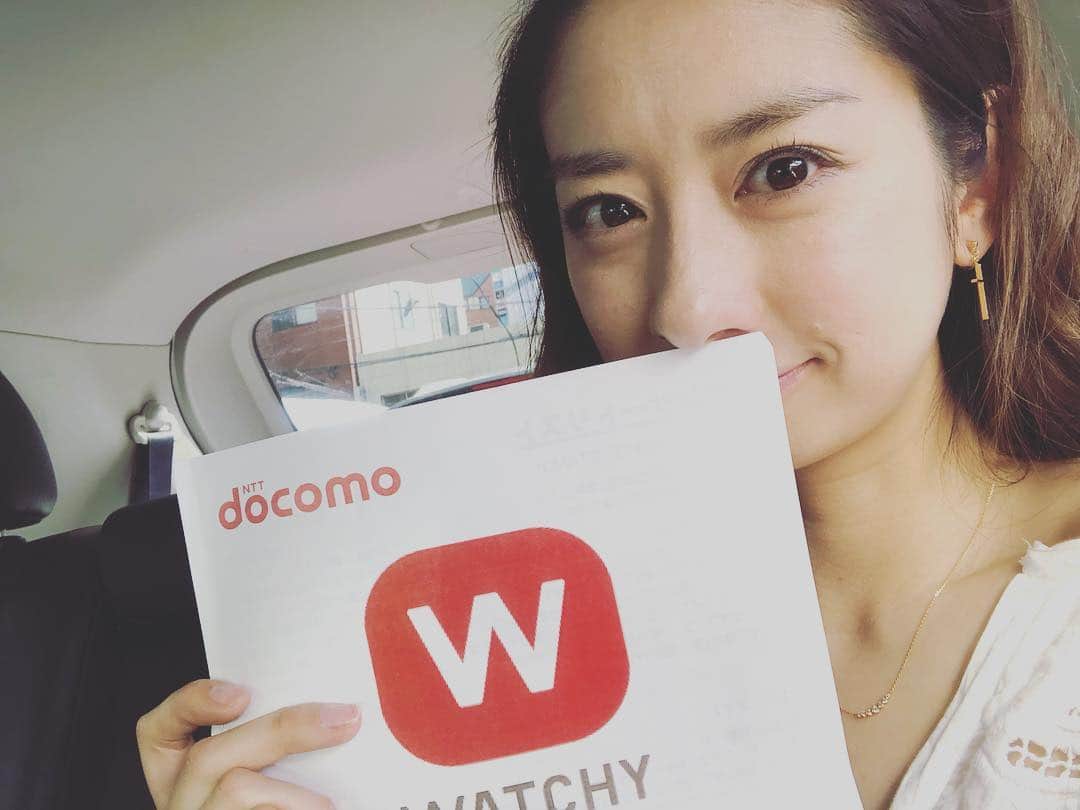 のインスタグラム：「お知らせー！！ 本日21:15よりdocomo配信アプリ「WATCHY」にて、 出演させて頂いた「オトナ女子のせんべろ酒場」がスタートします(*^ω^*) 遂に…遂にお酒のお仕事が…(((o(*ﾟ▽ﾟ*)o))) お酒好きとしては何とも嬉しい♡  せんべろ＝千円でもベロベロに！ という名の通り、オトナ女子も気軽に楽しめる素敵なお店をご紹介しますよー！  今回は「ちょっとお得なおこぼれワイン」というテーマ！🍷 アプリをインストールして頂ければ誰でもご覧になれます！ 是非ご覧くださいませーヽ(^ω^)ﾉ  #WATCHY #オトナ女子のせんべろ酒場 #せんべろ最高 #幸せすぎるロケでした #ぜひご覧ください」