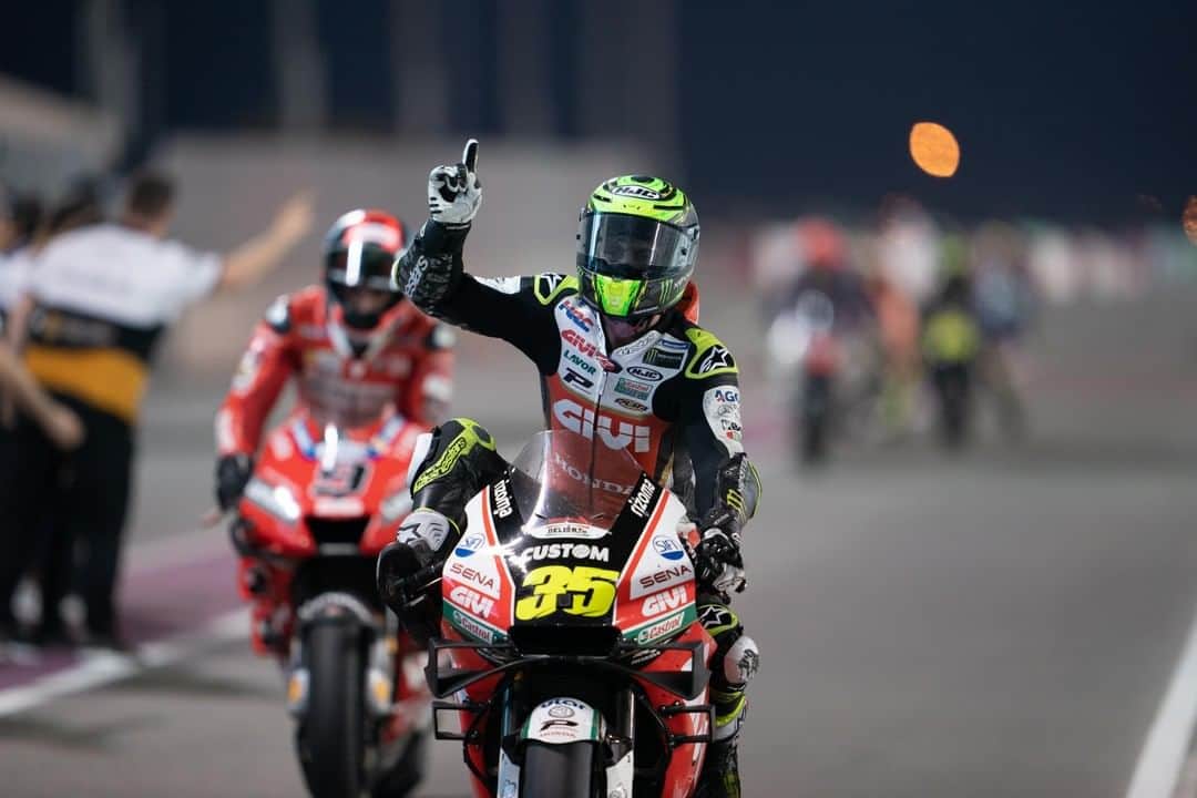 MotoGPさんのインスタグラム写真 - (MotoGPInstagram)「Looking for some #MondayMotivation? 👀 // Look no further than @calcrutchlow who finished on the podium at the #QatarGP in his first race since breaking his ankle at Phillip Island in October! 💪 #MotoGP #CC35 #Motorsport #Motorcycle #Racing」3月18日 20時00分 - motogp