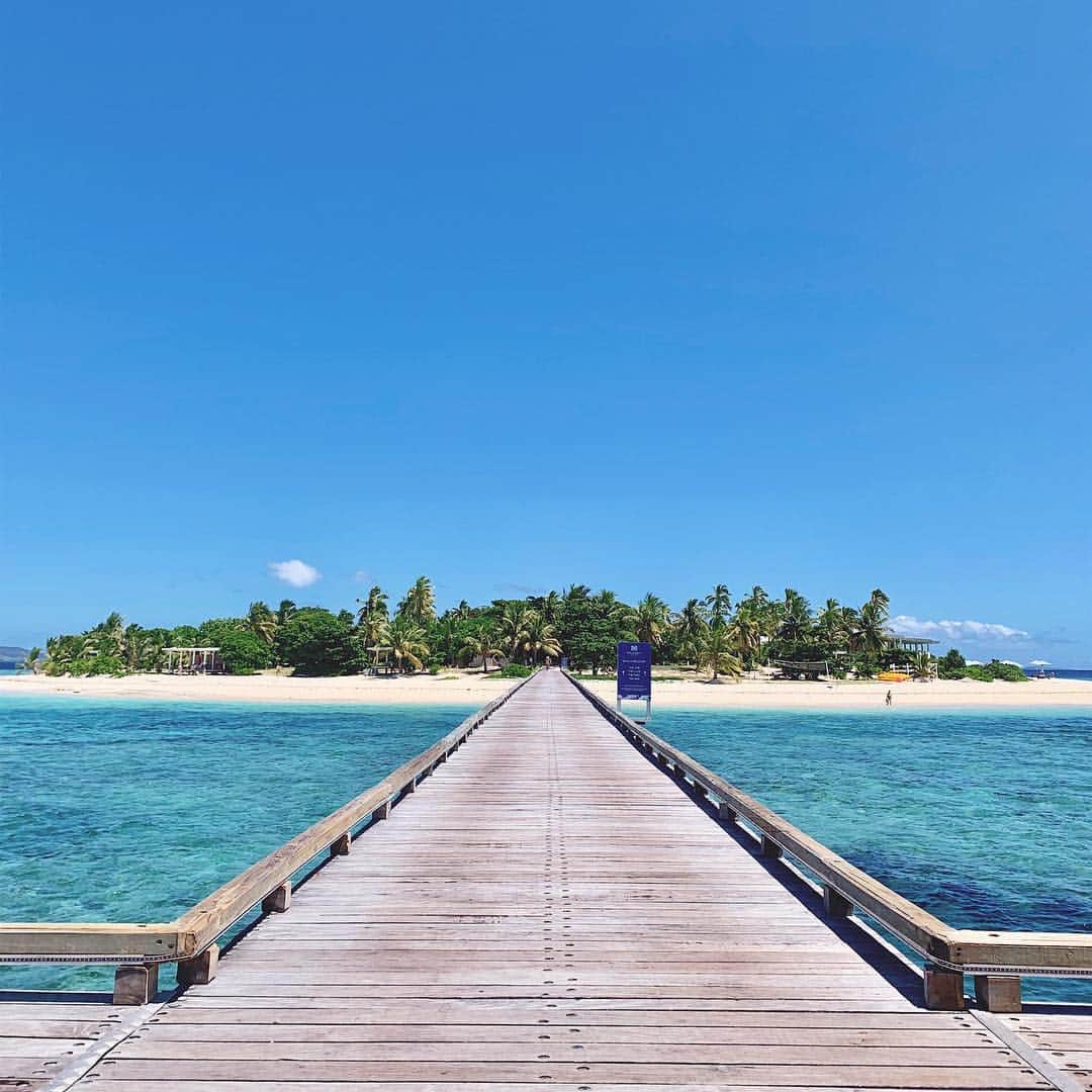 のインスタグラム：「1週間、フィジーに留学しています🇫🇯 日曜日は学校がお休みだったので、島全体がリゾートになっているMalamala Islandに行ったよ🏝 ・ ・ ・ #フィジー #フィジー留学 #malamalabeachclub #フィジー留学カラーズ」