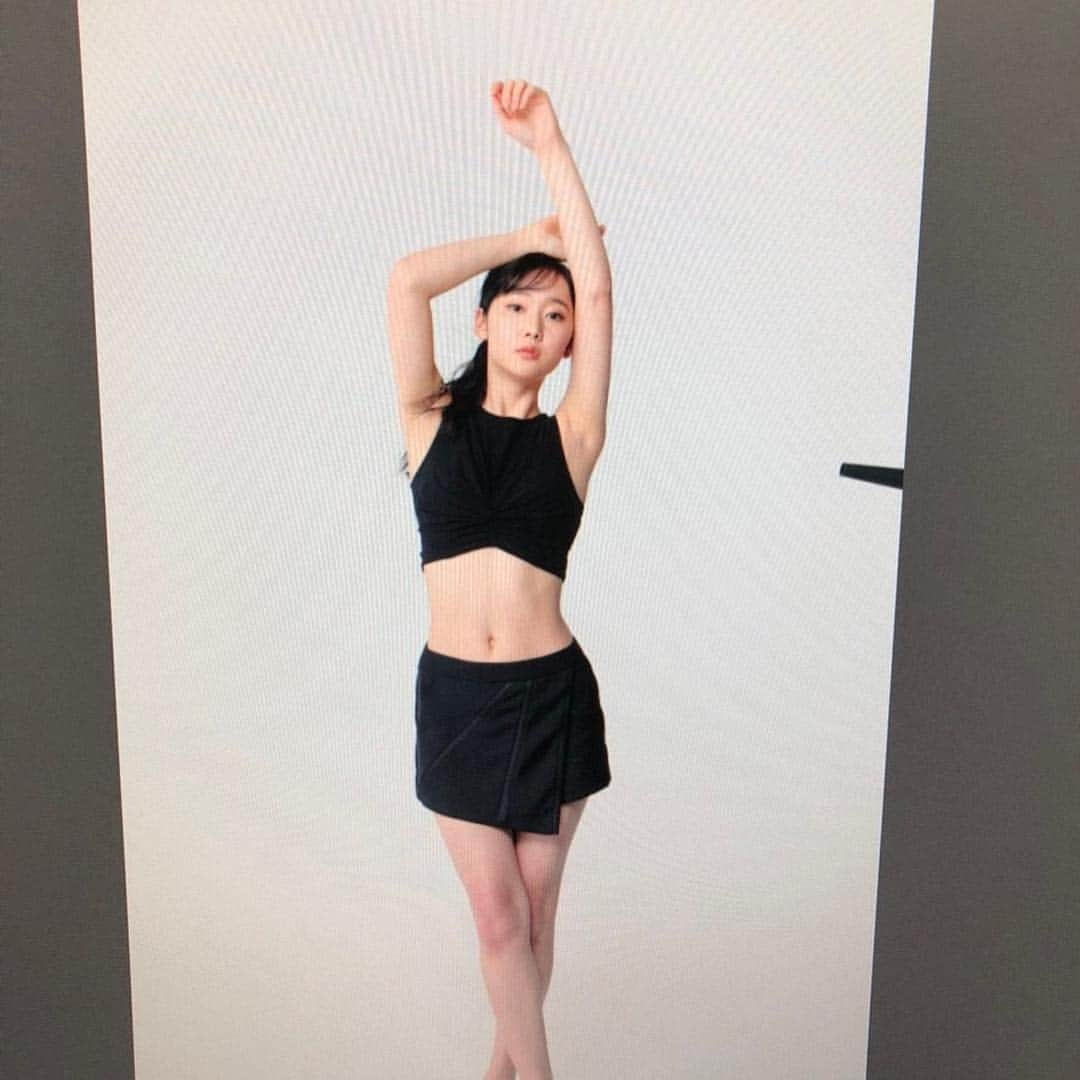 高井真菜さんのインスタグラム写真 - (高井真菜Instagram)「前回に引き続きvegieさんから出ている商品ベジバリアのモデルをさせて頂きました:) 今回は黒の衣装🖤 . 新商品のベジバリアブラック是非チェックしてください！✌︎ ご飯の前に3錠のむだけ🤤 . . #vegie#ベジエ#ベジバリア#ダイエット#diet#サプリ#サプリメント」3月18日 20時10分 - mana_takai