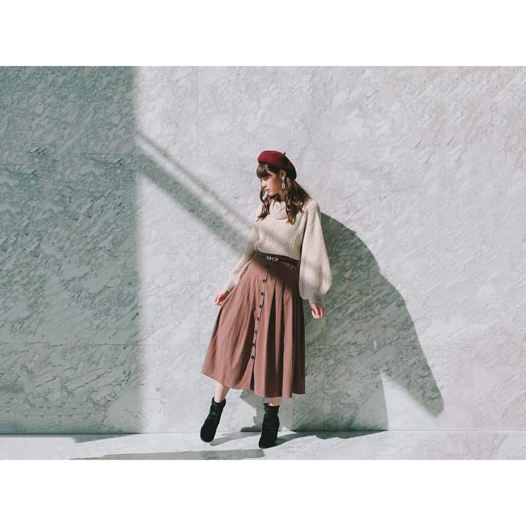アンジェラ芽衣さんのインスタグラム写真 - (アンジェラ芽衣Instagram)「ボルドー色のベレー帽が最近のお気に入りです﻿﻿ ﻿﻿ Tops & Skirt:GRL﻿ Shoes:ZARA﻿ ﻿ #アンジェラ芽衣 #2019 #2019年 #写真 #photo #あんじぇStyle #ファッション #fashion #コーデ #コーディネート」3月18日 20時13分 - ange_la00