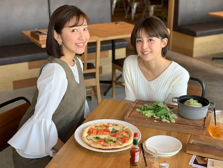 小澤陽子さんのインスタグラム写真 - (小澤陽子Instagram)「in private❁  最近の、同期 de ランチ🍽💛 ほぼ百発百中で泣いていたドラマ『トレース』が、今日で終わっちゃうーーー😭😭 寂しい…😢 最終回拡大放送、絶対みる！！ #ラクすぎる存在 #家族のような安心感 #なんだかんだで５年の付き合いになる🌸 #そろそろ集まらねば #大好きなピザ🍕 #月9ドラマ #トレース #科捜研の男 #最終回」3月18日 20時14分 - yoko.ozawa729