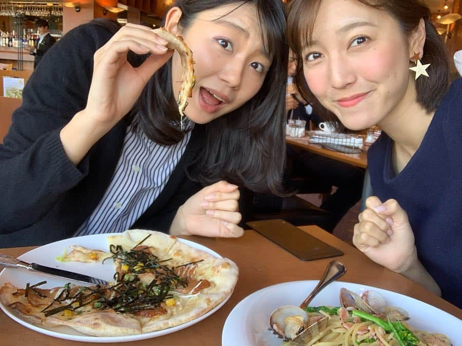 小澤陽子さんのインスタグラム写真 - (小澤陽子Instagram)「in private❁  最近の、同期 de ランチ🍽💛 ほぼ百発百中で泣いていたドラマ『トレース』が、今日で終わっちゃうーーー😭😭 寂しい…😢 最終回拡大放送、絶対みる！！ #ラクすぎる存在 #家族のような安心感 #なんだかんだで５年の付き合いになる🌸 #そろそろ集まらねば #大好きなピザ🍕 #月9ドラマ #トレース #科捜研の男 #最終回」3月18日 20時14分 - yoko.ozawa729