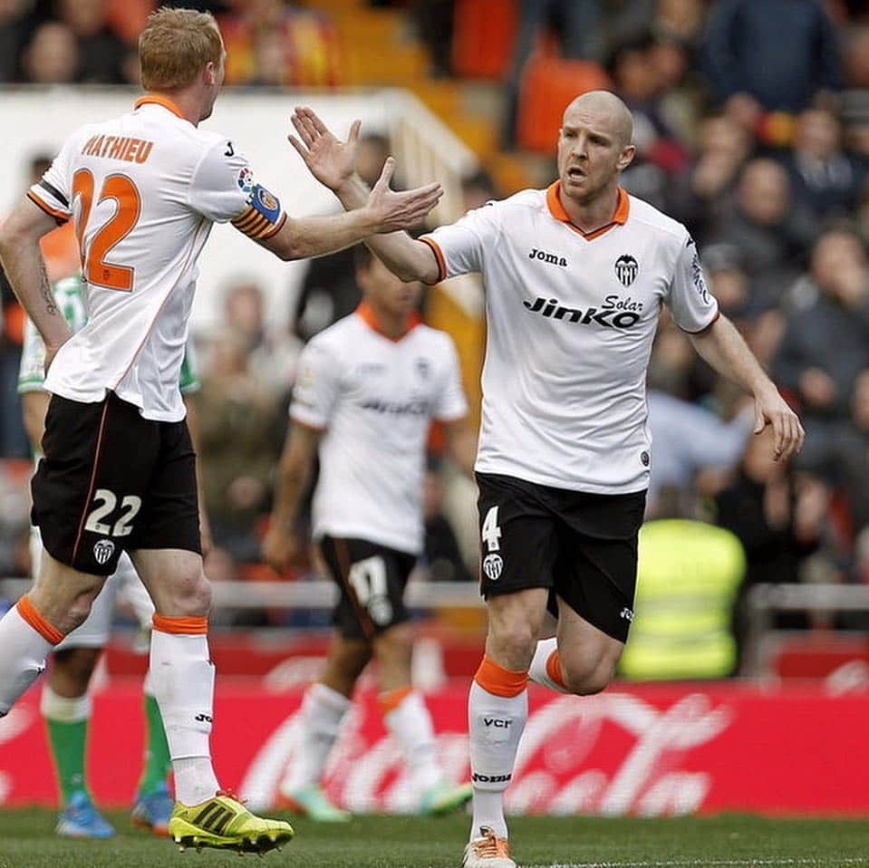 フィリップ・センデロスのインスタグラム：「Felices 💯 años @valenciacf  fue un orgullo defender estos colores #vcfcentenari #amunt」