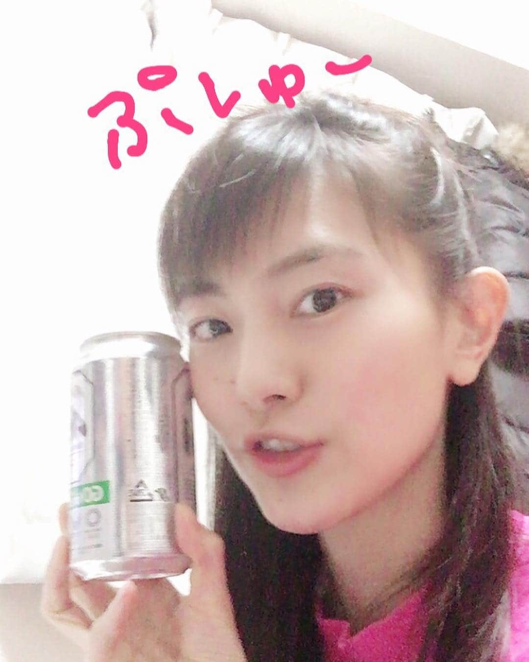 渡部瑞貴さんのインスタグラム写真 - (渡部瑞貴Instagram)「今日はビールと餃子でワカコ酒をスタンバイ笑🍺 餃子焦げた笑💦 しかも前髪も切った💦  本日もワカコ酒0:00より11話見てね♪  #ワカコ酒#season4#深夜#ドラマ#アベちゃん#ビール#餃子#手作り#テレビ#お家#お酒#プシュー#すっぴん」3月18日 20時41分 - watanabemizuki_official