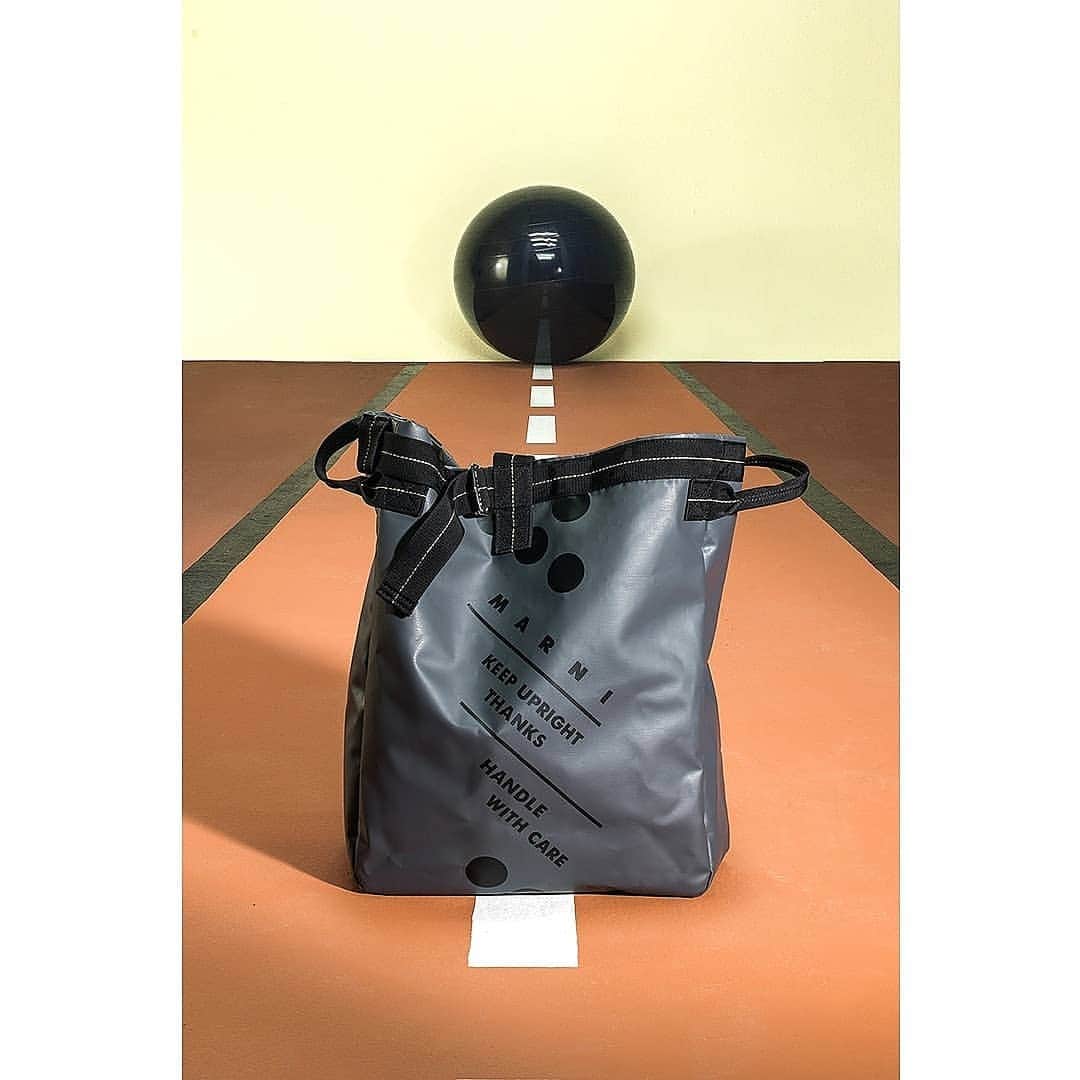 マルニさんのインスタグラム写真 - (マルニInstagram)「Satchel bag in coated PVC from #MarniMenSS19 Collection. Discover it on marni.com.」3月18日 21時00分 - marni