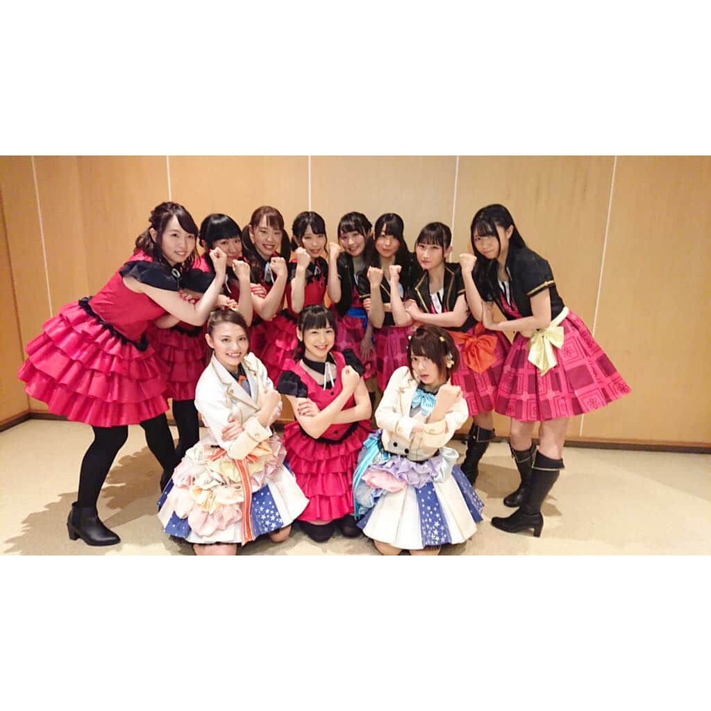 田野アサミのインスタグラム(tano_asami) - 3月18日 20時54分❤️🖤❤️🖤﻿【ゾンビランドサガLIVE 〜フランシュシュみんなでおらぼう！〜】 ﻿﻿旧アイアンフル❌現アイアンフリル﻿﻿アイアンフリルの皆さんがスペシャルゲストとしてライブに参加してくれました🧟‍♀️💕﻿シークレットゲスト㊙️！﻿皆さん一緒に盛り上げてくださり最高に嬉しかったです✨🙏🏻﻿﻿フリフリの衣装を着た女の子達が﻿沢山エレベーターに乗ってる図って可愛い💕﻿そしてシュールだよね。笑﻿写真撮らせてー！ってはしゃいでしまったよ。﻿それなのに笑顔で対応してくれる皆さん😭🧡🙏🏻﻿ありがとうございました！﻿﻿おらぼうライブ﻿最高に楽しかったし﻿私自身もこのライブに参加するメンバーの1人であれた事﻿最強の誇りです👍🏻﻿なので応援してくれた皆も誇りに思ってほしいです❤️﻿最後の写真はフランシュシュ、アイアンフリルの皆と全員でカーテンコールの写真で🧟‍♀️🧡﻿﻿﻿〝お前はもう 一人じゃねぇ﻿力になるぜ そこんとこ﻿夜露死苦！〟﻿by 特攻DANCE/二階堂サキ﻿﻿次に発表になった佐賀でのライブで会いましょう！！🧟‍♀️🧡﻿#ゾンビランドサガ#zombielandsaga#アイアンフリル[BIHAKUEN]UVシールド(UVShield)>> 飲む日焼け止め！「UVシールド」を購入する