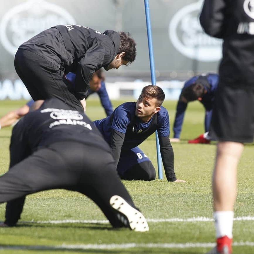 セルタ・デ・ビーゴさんのインスタグラム写真 - (セルタ・デ・ビーゴInstagram)「Comezamos a preparación dun partido vital. Desde hoxe, equipo e celtismo, xuntos por un primeiro obxectivo: vencer ao @villarrealcf. 💙 SEMPRE CELTA 💙  #CeltaVillarreal #XuntosSomosCelta」3月18日 20時54分 - rccelta