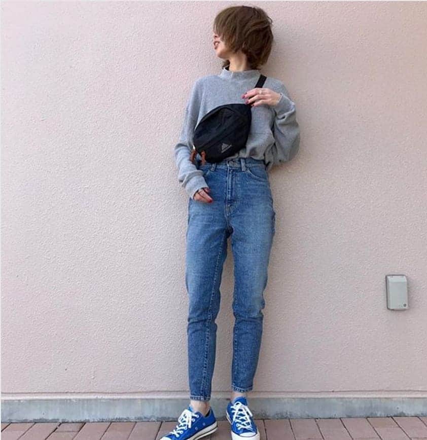 のインスタグラム：「#mineカジュアル コーデ トレンドのボディバッグを合わせたシンプルコーデ✨ 可愛いだけじゃなく万能アイテムなのでこれからのお花見の時期にもぴったりですね💕 . アイテムの詳細は @kumika_iiio2 さんのインスタをチェック👀👈 ・ MINEデビュー募集中！お花見コーデを大募集しています！ #お花見コーデmine のハッシュタグを付けてぜひ投稿してください！ 投稿いただいたコーデはInstagramとMINE記事で紹介させていただきます！ ・ #きょコ #gregory #グレゴリー #ウエストバッグ #ボディバッグ #todayful #pr #シンプルコーデ #converse #コンバース #今日のコーデ #今日の服  #大人コーデ #minieプチプラ部  #ハイウエストデニム #カラーコーデ #ショートボブコーデ #fashion #coordinate #instafashion #大人カジュアル #mineby3mootd #mineby3m  #カジュアルコーデ  #chacktaylor #春コーデ @gregoryjapan」