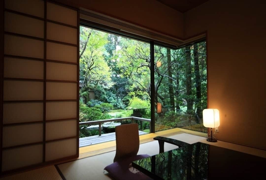 Relux | リラックスさんのインスタグラム写真 - (Relux | リラックスInstagram)「温泉旅館の良さを大切に受け継ぎ、常に独自の新しい魅力を創り続ける「大正屋」。今日も、お客様一人ひとりを、温かいおもてなしでお迎えいたします。 . 📍大正屋 / 佐賀 . . . 気になる宿の詳細はプロフィールから▶ @relux_jp . #大正屋 #Relux #リラックス #旅行 #佐賀 #旅館 #国内旅行 #旅したくなるフォト #旅の記録 #大人の休日 #風景写真 #おでかけ #大人旅 #旅スタグラム #旅が好き #旅フォト #ダレカニミセタイケシキ #旅行好き #日本旅行 #庭園 #trip #travel #saga  #unknownjapan #japantravel #ig_japan #instatravelgram #instatravelling #traveljapan #japantravelphoto」3月18日 21時00分 - relux_jp