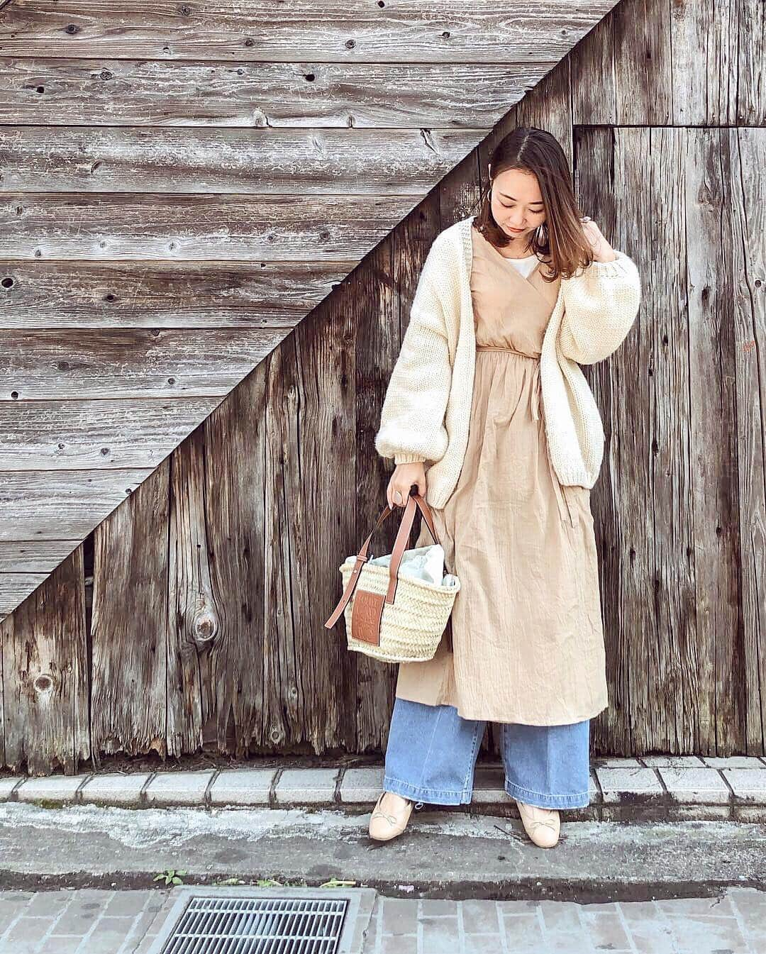 nanaさんのインスタグラム写真 - (nanaInstagram)「ㅤ ㅤ 2019.3.18 Mon #nanacoordinate 𓇼 ななコ 🐼ㅤ ㅤ ㅤ denim 𓇬 beige 𓇼𓃟 blogに詳しく書きます✎*。 ━━━━━☞blogへはtopからﾄﾍﾞﾏｽ𓅩𓂃 ㅤㅤ ㅤ ㅤ 届いてｶﾗこの日までｽﾞｯﾄあたためてた @titivatejp の#カシュクールマキシワンピース 𓆸*ﾟ ﾔｯﾄ着れた𓂃 ﾃﾞﾆﾑと相性最高𓀠𓀠𓀠 ㅤ ﾃﾞﾆﾑは今のｲﾁﾊﾞﾝお気に入り @woadblue のん𓂅 ㅤ ㅤ ㅤ 喉痛くてｽﾞｯﾄ花粉やと思っててんｹﾄﾞ さっきから様子がおかしく、どうやら風邪のようでして 仕事で徹夜明けだし早く寝よ…𓀿 ㅤ ㅤ  ㅤ  ㅤ #titivate #titivatestyle #woadblue #デニム #denim #loewe #ワンピース #outfit #fashion #ootd #coordinate #大人カジュアル  #locari mery  #beaustagrammer  #楽天roomに載せてます #roomインフルエンサー  #mineby3mootd #instafashion #fashionblogger #fashionista #데일리록 #코디 #옷스타그램 #멋스타그램 #穿搭 #오오티디  #패션스타그램일상」3月18日 21時02分 - nanapanda517