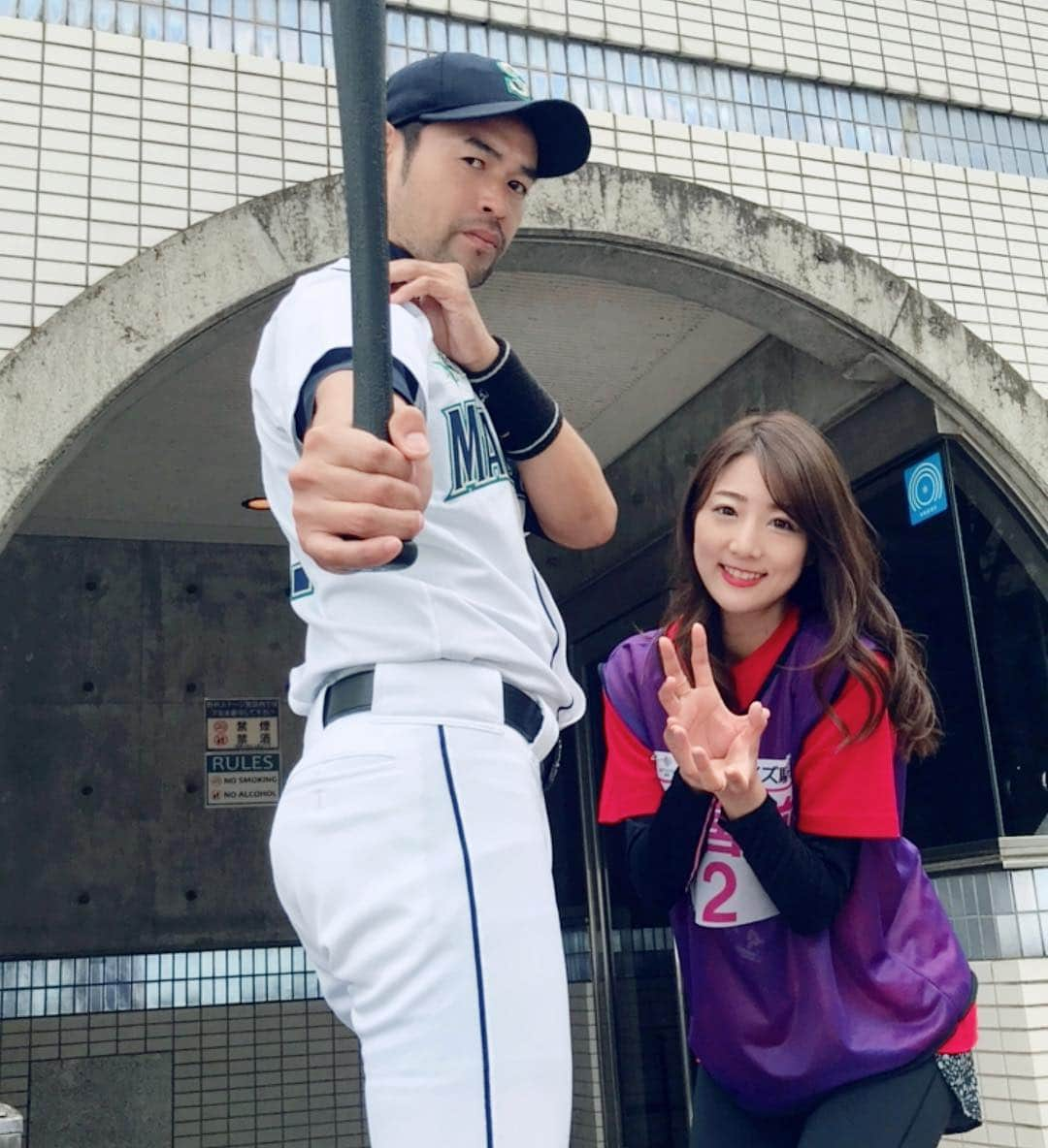 佐々木もよこさんのインスタグラム写真 - (佐々木もよこInstagram)「イチローがんばってるね😋⚾️✨﻿ ﻿ ジャイアンツとマリナーズの試合﻿ ちょこっとだけみていました🐷💕💕﻿ ﻿ よくあんなに長い距離、ボールを投げられるね！﻿ ばっこーん！と打つところも拝見したかったですが、でも45歳でずっとみんなに注目されて期待されていて、あれだけ投げられて本当にすごいこと✨﻿ ﻿ 人を喜ばせたり感動させられるって、﻿ 本当にすごいことだよね😌💓✨﻿ ﻿ ﻿ 人は人によって感動させられる。﻿ この世界は人で成り立っている。﻿ ﻿ ﻿ ﻿ ﻿ ﻿ ﻿ #ニッチロー さん#イチロー#野球#スポーツ#fashion#run#ichiro#noichiro#baseball#seattlemariners」3月18日 21時06分 - moyoko_atom