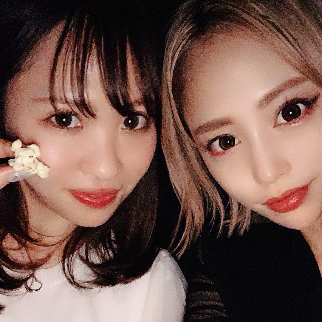 のインスタグラム：「りなならわかってくれると思ってた髪型😂❤️www 一昨日はキャプテン･マーベル、 今日はスパイダーマン観に行きました🕷 ． #映画女子 #明日美容院行くで #何色にしよう」