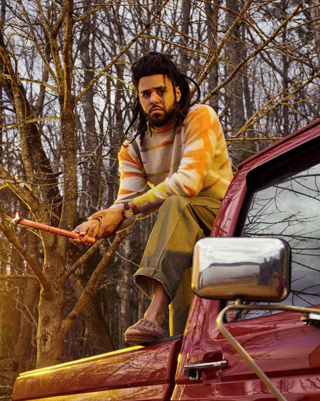 GQさんのインスタグラム写真 - (GQInstagram)「Put simply, J. Cole is one of the most popular rap artists of this generation. His two early mixtapes, 'The Warm Up' and 'Friday Night Lights,' are considered classics. He's released five albums, all of them platinum-certified chartbusters. Three of these went platinum with no features—as in, without the help of appearances by other artists. At the link in bio, read about how the North Carolina rapper ascended to the hip-hop world's top tier. (📸@awolerizku) #newgq #jcole」3月18日 21時32分 - gq