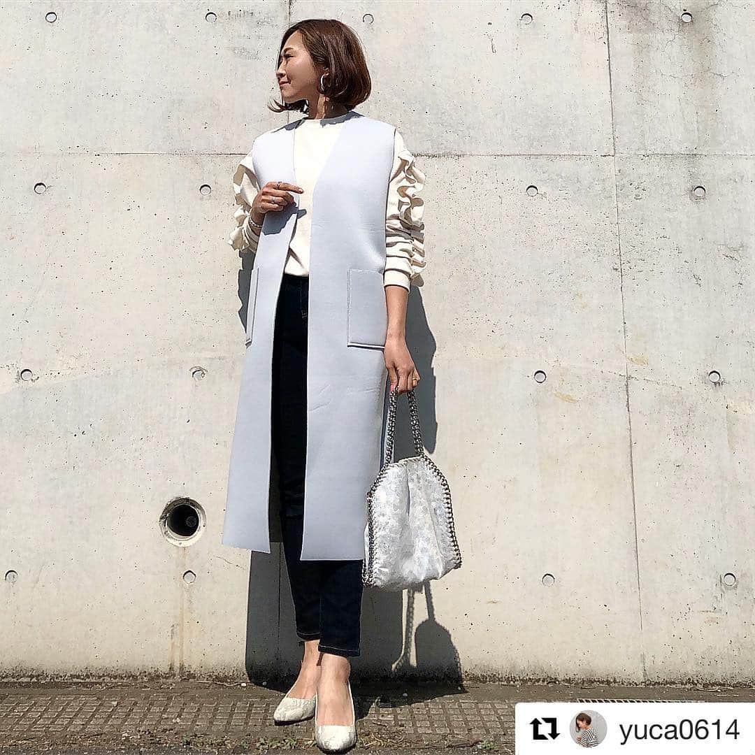 ショップにこにこさんのインスタグラム写真 - (ショップにこにこInstagram)「#Repost @yuca0614 with @get_repost ・・・ ------------------- #code ♡ ______________________________ ベスト/ @netstar_official  トップス/ @kobe_lettuce  ボトムス/ @uniqlo_ginza  靴/ @shopnikoniko  バッグ/ #ショップにこにこ  ピアス/ @abask_official  ______________________________ 羽織るだけでお洒落にみえる ベストはこれからの時期便利◌⑅⃝*॰ . @netstar_official のジレは ボンディング素材だから型くずれ しないしシルエットが可愛い♡ . 珍しいくすんだブルーも 今年っぽくてお気に入り*̣̩⋆̩ . ______________________________ #netstar_official #netstar #etrebloom #pr #ベスト #ボンディングロングジレ #ボンディングベスト #ジレ #ジレコーデ #フリルスウェット #春コーデ #ボブヘア #ママコーデ  #今日のコーデ  #大人カジュアル #シンプルコーデ #カジュアルコーデ #綺麗目カジュアル #着回しコーデ #コーデ #今日のコーデ #大人可愛い #30代コーデ #30代ファッション #ルーファ #ponte_fashion  #mamagirl  #お洒落さんと繋がりたい」3月18日 21時43分 - shopnikoniko