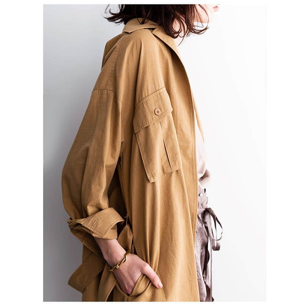 ETRÉ TOKYOさんのインスタグラム写真 - (ETRÉ TOKYOInstagram)「・ 【New Arrival】 #ミリタリーシャツガウン Beige/Khaki/Camel ¥19,000+tax  オンラインストアと 各店舗 @etretokyo_store にて発売中. プロフィールTOPのURLよりご覧下さい.  #etretokyo #etre #mydaysmyetre #etretokyostore #etretops #shirt #gown #outer #エトレトウキョウ #エトレ #ガウン #シャツ #シャツガウン #アウター #カジュアル」3月18日 21時54分 - etretokyo