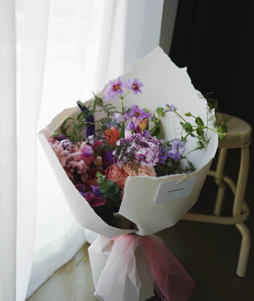 JF flower Shopさんのインスタグラム写真 - (JF flower ShopInstagram)「Jf flower shop. . . . .#2019jfflowershop #jfflowershop #flower #florist #floral #flowerlesson #wedding #bouquet  #웨딩 #웨딩부케 #플로리스트 #플로리스트수업 #핸드타이드 #안양플라워레슨  #범계플라워레슨 #플로리스트과정 #플라워레슨 #꽃꽂이수업 #안양꽃집 #범계꽃집 #평촌꽃집 #과천꽃집 #인덕원꽃집 #동편마을꽃집 #꽃집창업 #취미 #花#花艺」3月18日 22時09分 - jfflowershop