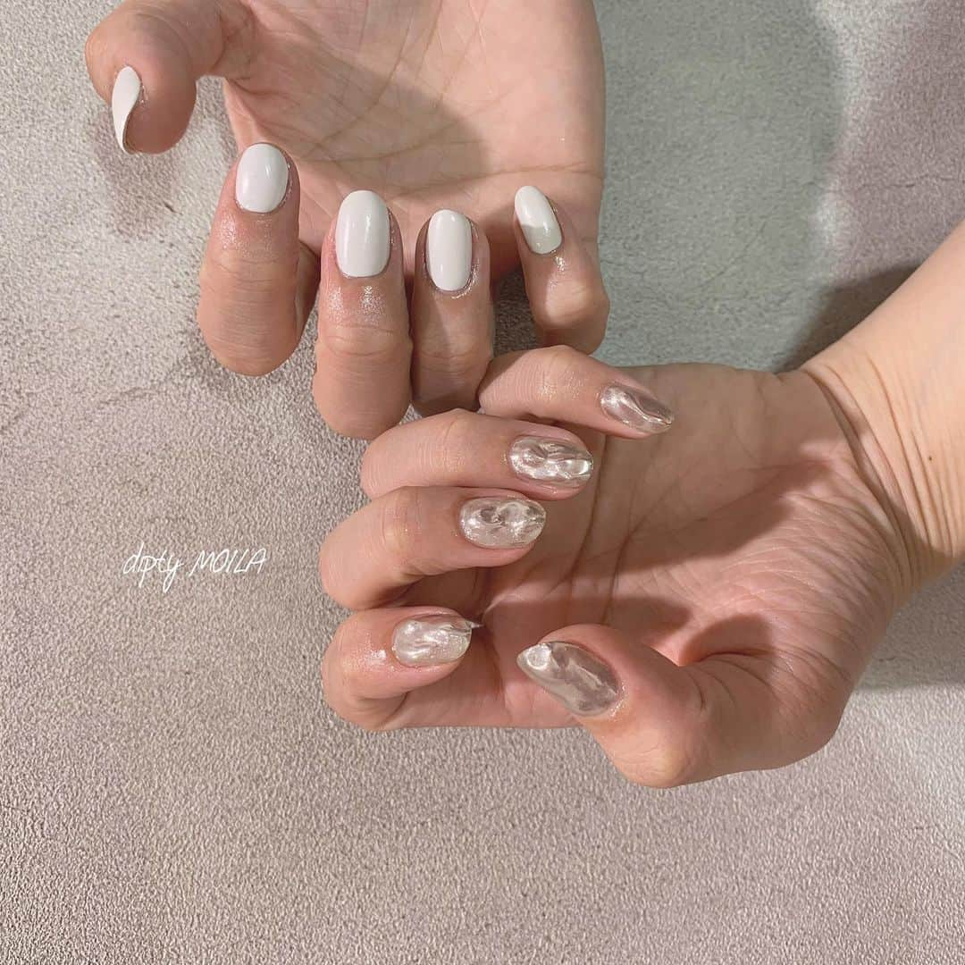 diptyMOILA diptyMOILA さんのインスタグラム写真 - (diptyMOILA diptyMOILA Instagram)「. .  凸凹 mirror × white . . . @__yoomi0329  #nail#ネイル#ネイルデザイン#春ネイル#ニュアンスネイル#ミラーネイル#個性派ネイル#アシメトリーネイル#パープル#紫#お洒落さんと繋がりたい#ブラウンネイル#大人可愛い#カジュアル#ネイルサロン#ネイルサロン大阪#大阪#なんば#心斎橋#南船場#堀江#ネイリスト募集#spring#春カラー#diptymoila_spot#diptymoila_2018ssnail#diptymoila#diptymoila_2019ssnail#fashion#シンプルネイル」3月18日 22時19分 - diptymoila917