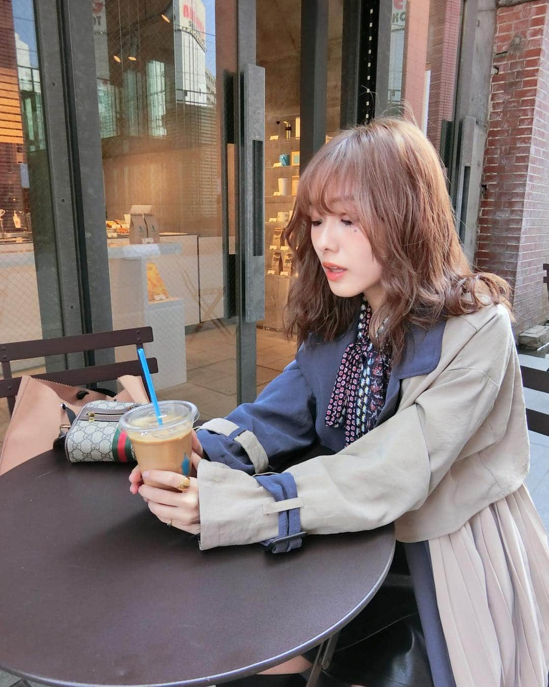 前田希美（まえのん）さんのインスタグラム写真 - (前田希美（まえのん）Instagram)「先日 @bluebottlejapan に 行ってきました☺︎ 秋葉原にある店舗なのですが、  この一角が秋葉原感が全くなくて すごく静かな雰囲気でオシャレでした☺︎ 駅からそんなに遠くないので ぷらっと近くに来た際は 足を運んでみてください♥  のんが頼んだのは NEW ORLEANS です。  めちゃくちゃ美味しかったので 本当におすすめ☺︎ 今すぐまた飲みたいくらい 好きでした。  最近 #のんカフェ巡り のスポットに #のんてぃーずカフェ巡り  をしてくれてる子たちがいて 嬉しいです。 そんなのんてぃーずが可愛くて 可愛くて♥ のんてぃーずの皆さん。 いつもありがとうございます。 今日も大好きです。  #のんカフェ巡り #bluebottlecoffee  #ブルーボトルコーヒー #秋葉原  #Akihabara #のんてぃーず」3月18日 22時14分 - maeda_nozomi