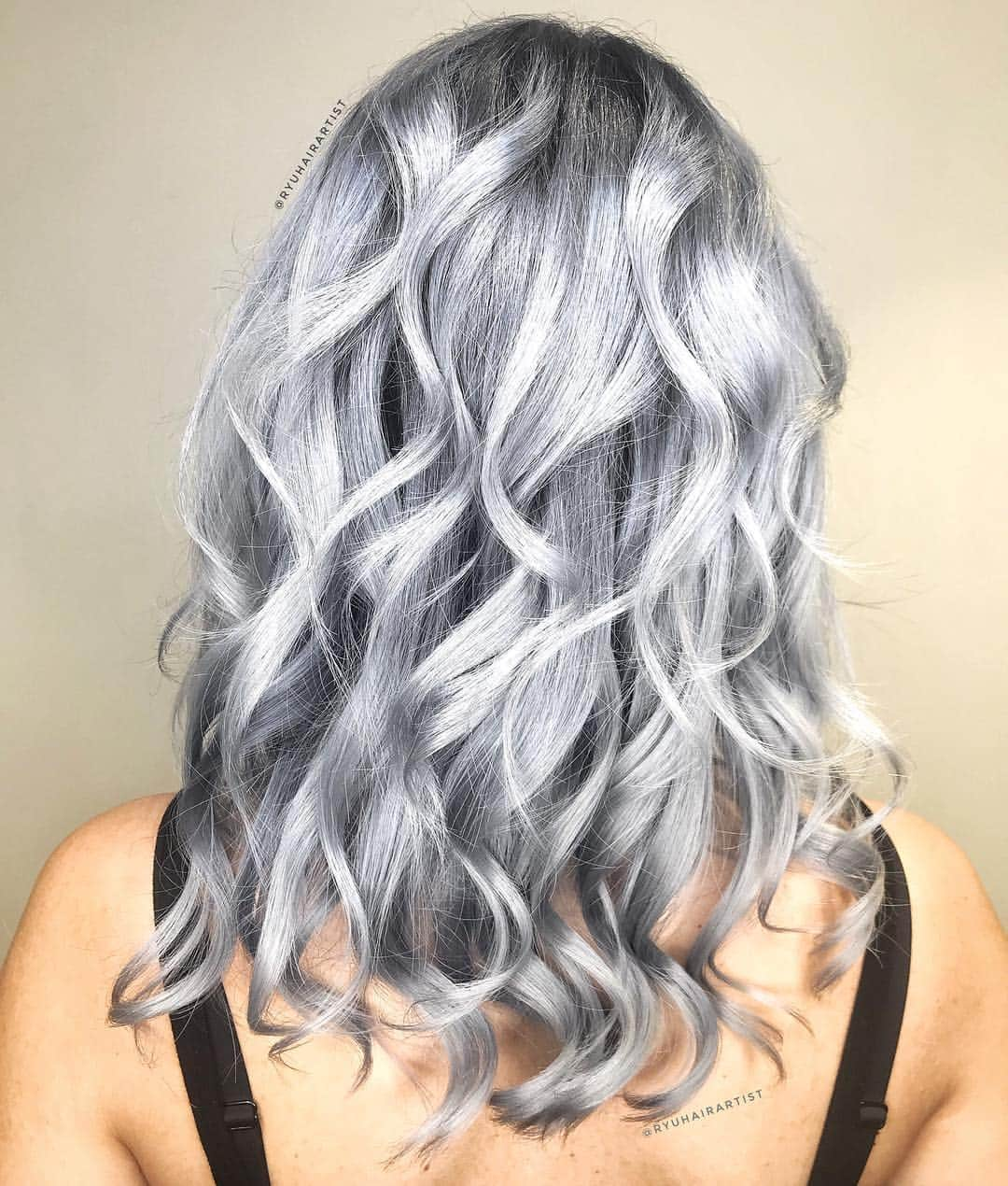 京極 琉さんのインスタグラム写真 - (京極 琉Instagram)「As dramatic as possible🌪Metallic Platinum🔥#btconeshot19_curls #btconeshot19_platinum #btconeshot19_coolbalayage#oneshot」3月18日 22時20分 - ryuhairartist