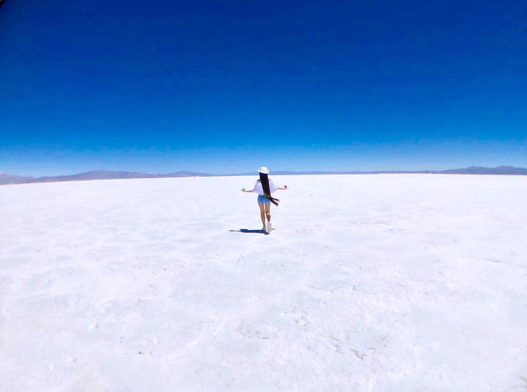 Laraさんのインスタグラム写真 - (LaraInstagram)「Salinas Grandes . . 世界で三番目に大きい塩湖 サリナスグランデス . 昔は海だったんだね。」3月18日 22時25分 - fa_la_lara