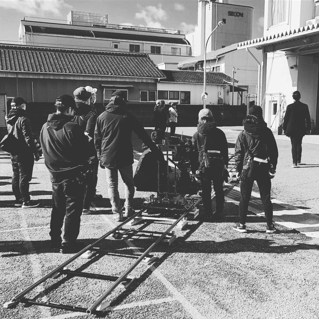 小川真司さんのインスタグラム写真 - (小川真司Instagram)「「浅田家（仮）」先週撮影した某所での風景。この日、初めて映画の浅田家が全員集合しました。 #浅田家」3月18日 22時26分 - maguromaru34