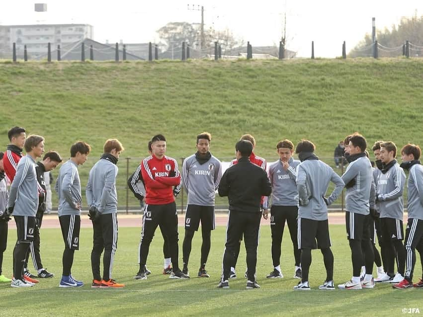 日本サッカー協会さんのインスタグラム写真 - (日本サッカー協会Instagram)「【📸日本代表Team Cam】3月18日(月):日本代表は日産フィールド小机でトレーニング初日を迎え、軽めの調整を行いました。 ・ #daihyo #SAMURAIBLUE ―――――――――――――――――― キリンチャレンジカップ2019 🆚コロンビア代表 📅3/22(金)19:20KO 📍神奈川／日産スタジアム 📺日本テレビ系で生中継 ・ キリンチャレンジカップ2019 🆚ボリビア代表 📅3/26(火)19:30KO 📍兵庫／ノエビアスタジアム神戸 📺フジテレビ系列で生中継 ・ 👉大会情報はJFA.jpへ ――――――――――――――――――」3月18日 22時38分 - japanfootballassociation