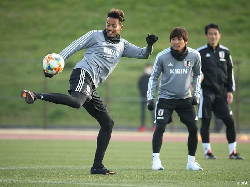 日本サッカー協会さんのインスタグラム写真 - (日本サッカー協会Instagram)「【📸日本代表Team Cam】3月18日(月):日本代表は日産フィールド小机でトレーニング初日を迎え、軽めの調整を行いました。 ・ #daihyo #SAMURAIBLUE ―――――――――――――――――― キリンチャレンジカップ2019 🆚コロンビア代表 📅3/22(金)19:20KO 📍神奈川／日産スタジアム 📺日本テレビ系で生中継 ・ キリンチャレンジカップ2019 🆚ボリビア代表 📅3/26(火)19:30KO 📍兵庫／ノエビアスタジアム神戸 📺フジテレビ系列で生中継 ・ 👉大会情報はJFA.jpへ ――――――――――――――――――」3月18日 22時38分 - japanfootballassociation