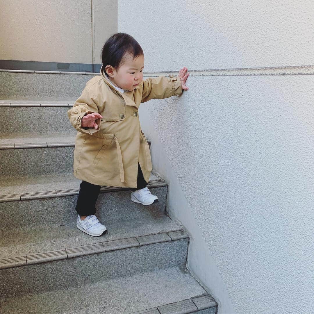 鈴木六夏さんのインスタグラム写真 - (鈴木六夏Instagram)「階段、降りれるんだじょ！💕 #Qさん #あーかわい  #愛しの爆弾姫」3月18日 22時39分 - rikuka.62