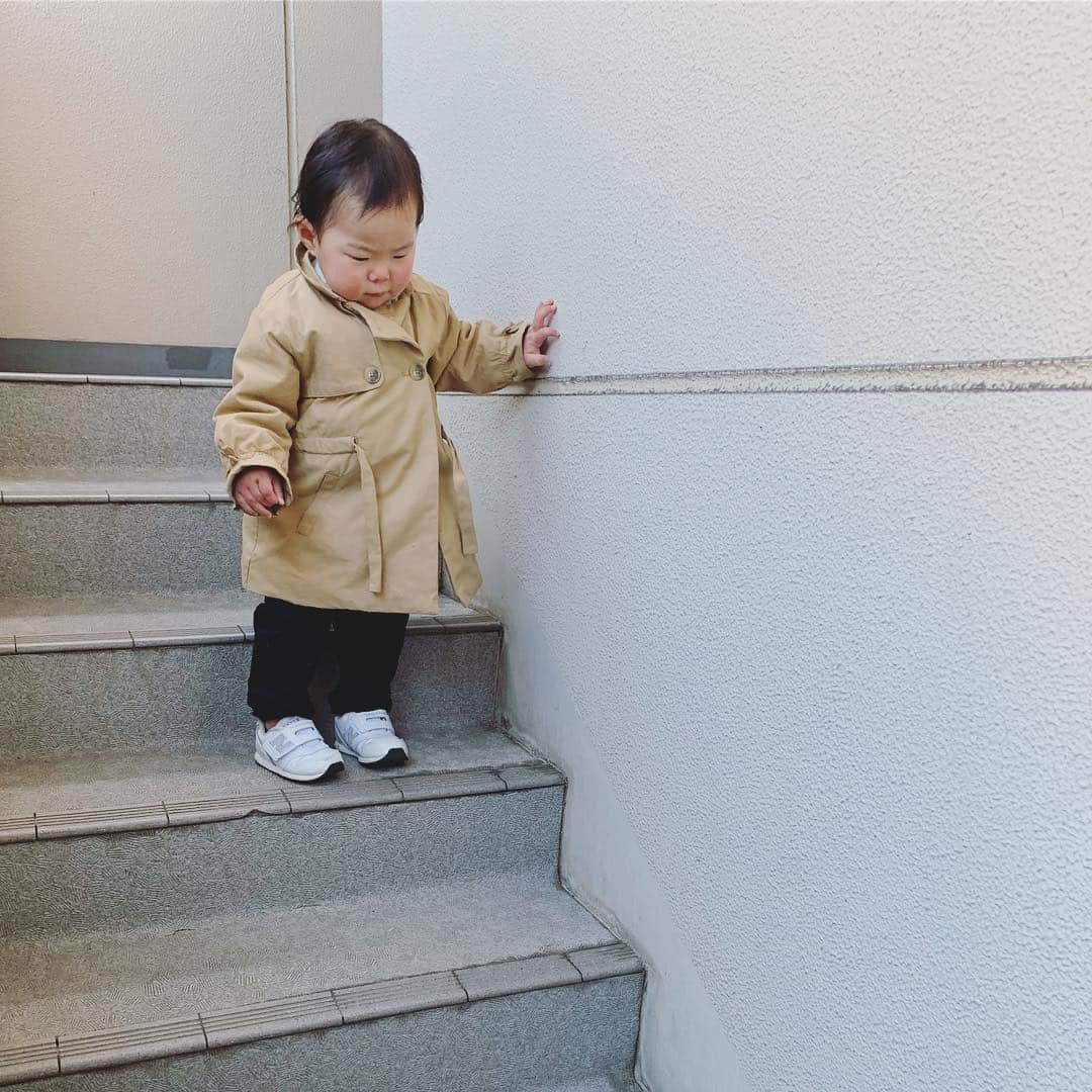 鈴木六夏さんのインスタグラム写真 - (鈴木六夏Instagram)「階段、降りれるんだじょ！💕 #Qさん #あーかわい  #愛しの爆弾姫」3月18日 22時39分 - rikuka.62