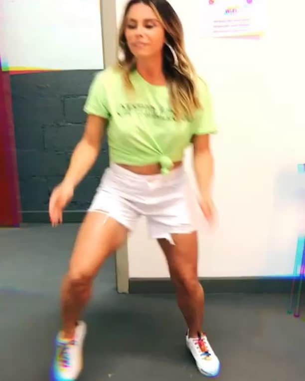Giovanna Antonelliのインスタグラム：「4.3 .... entrei como?????? Rsrsrs!!!!! Amém jesus!!🌈🙏🏻🙌🏻♥️💙😂😄😫🤙🏽🤘🏾🌎💙🧐🥰🌸☮🤸‍♂ p.s.  #bemoitentona 😂」