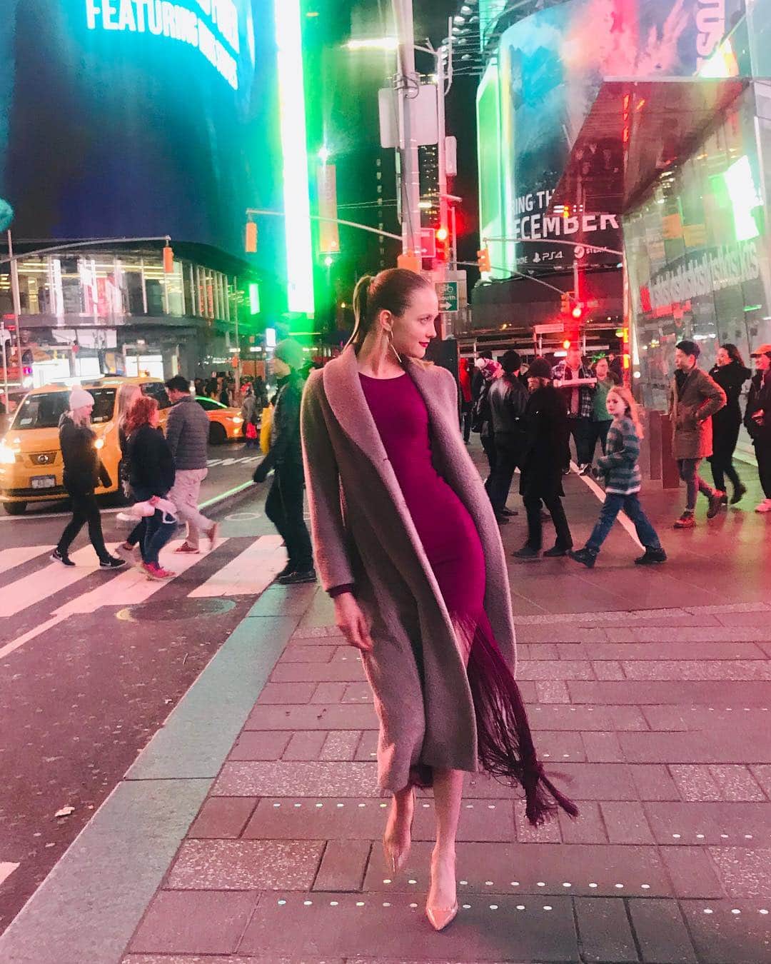 ヴラダ・ロスリャコヴァのインスタグラム：「These streets will make you feel brand new, big lights will inspire you」