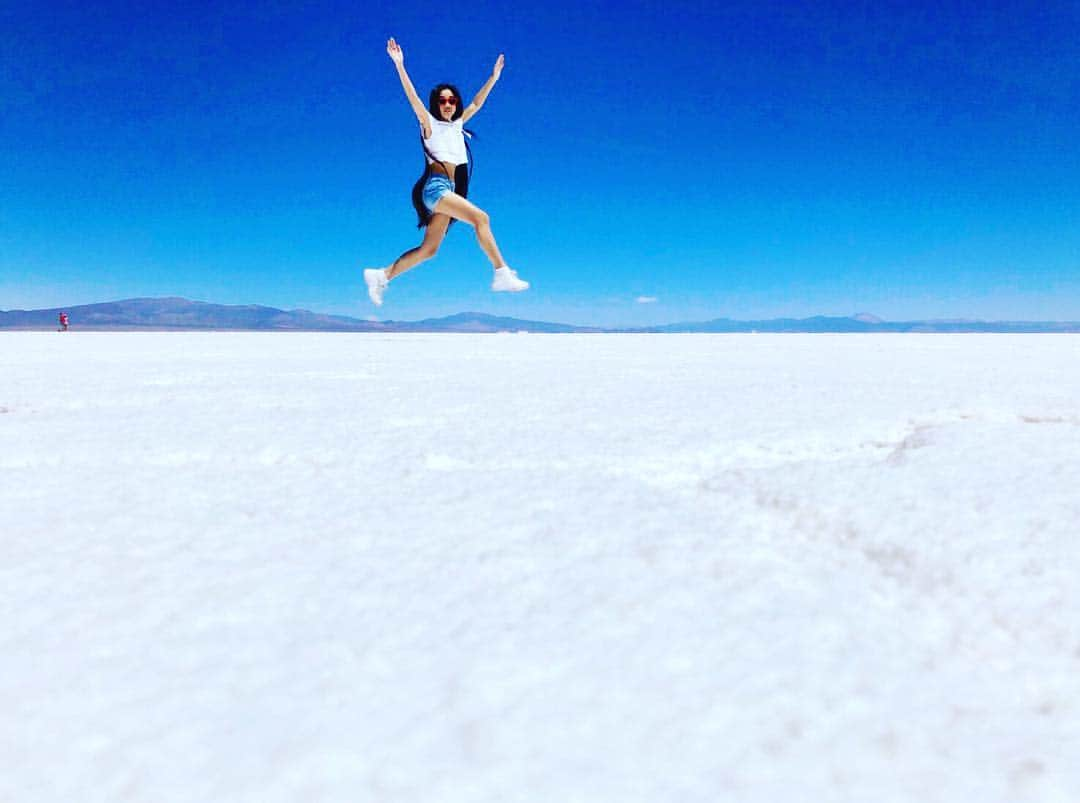 Laraさんのインスタグラム写真 - (LaraInstagram)「Salinas grandes . . . ☁️☁️☁️ 地球は広いな」3月18日 22時55分 - fa_la_lara