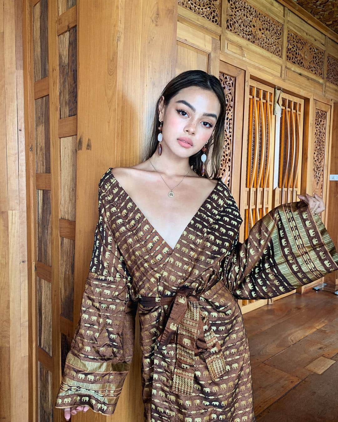 リリーマイマックさんのインスタグラム写真 - (リリーマイマックInstagram)「Wearing Yasmin @lilacbylily 👄 how beautiful is this robe 😍」3月18日 22時52分 - lilymaymac