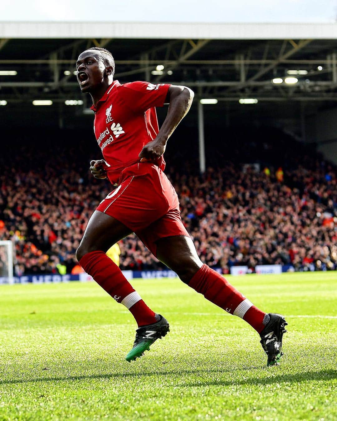 リヴァプールFCさんのインスタグラム写真 - (リヴァプールFCInstagram)「Sadio is on fire 🔥🔥 Describe this man in one emoji 👇 #LFC #Liverpool #LiverpoolFC」3月18日 22時56分 - liverpoolfc