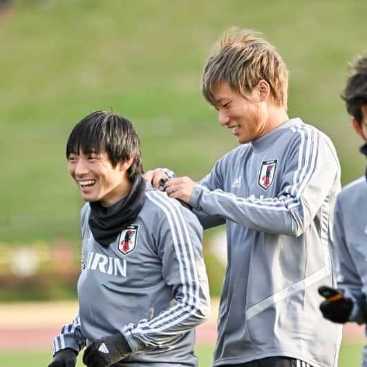 のインスタグラム：「. Verdy Line② （2019.03.18） . 📷Photo by @shimpeei (Soccer King) . #中島翔哉 #ShoyaNakajima #畠中槙之輔 #ShinnosukeHatanaka #東京ヴェルディ #Verdy #日本代表 #daihyo #SamuraiBlue #サムライブルー #森保ジャパン #football #サッカーキング #⚽️ #サッカー」