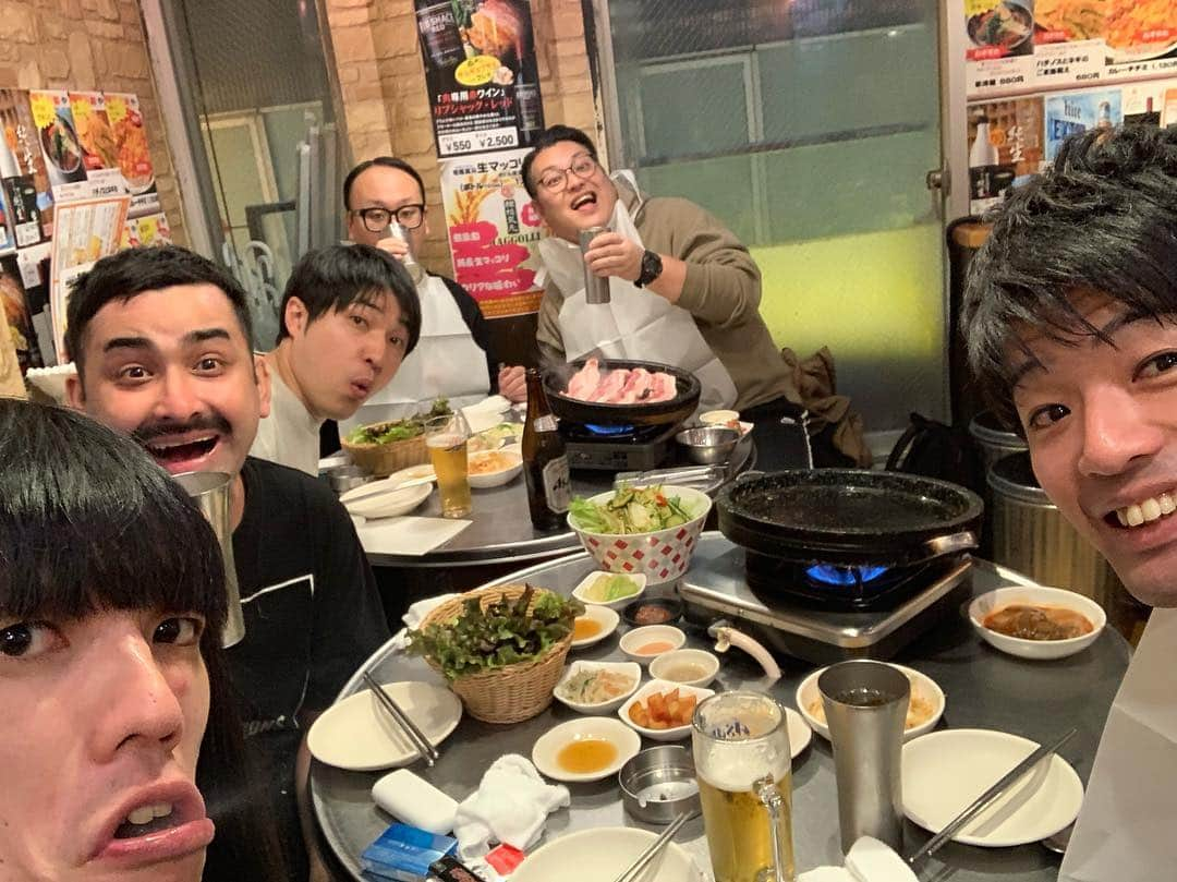 辻井亮平さんのインスタグラム写真 - (辻井亮平Instagram)「ライブ終わりにたかしさんがやってくれましたぜ！！ #ともやすさん #ゆきおちゃん #今日は相方おらんくて #即席ユニット #金属ケバブで参戦 #ゆきおちゃんのケバブは分かる #ともやすさん #金属担当やったんすね #山さん」3月18日 22時59分 - aironhed_tsujii