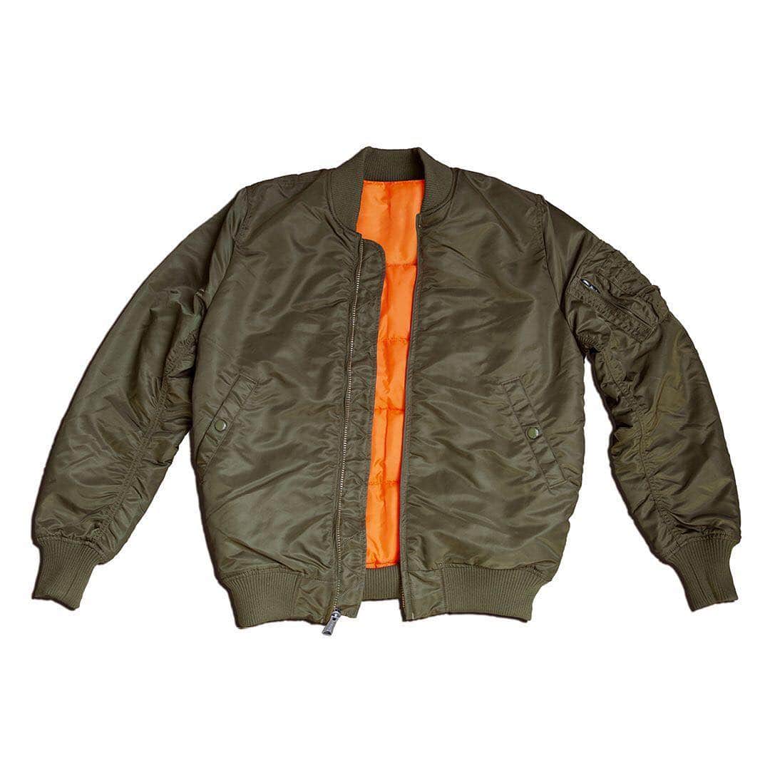 のインスタグラム：「The MA-1 flight jacket : originally a lifesaving tool, a fashion icon ever since, and in 2019 the latest inspiration to Bell & Ross. Stay tuned! #Baselworld2019 #fromthecockpittothewrist #BRmanifesto #newwatch #MA1 #timeinstruments #precisionperformance #BellRoss #FlightInstruments  #BellAndRoss #PilotWatch」