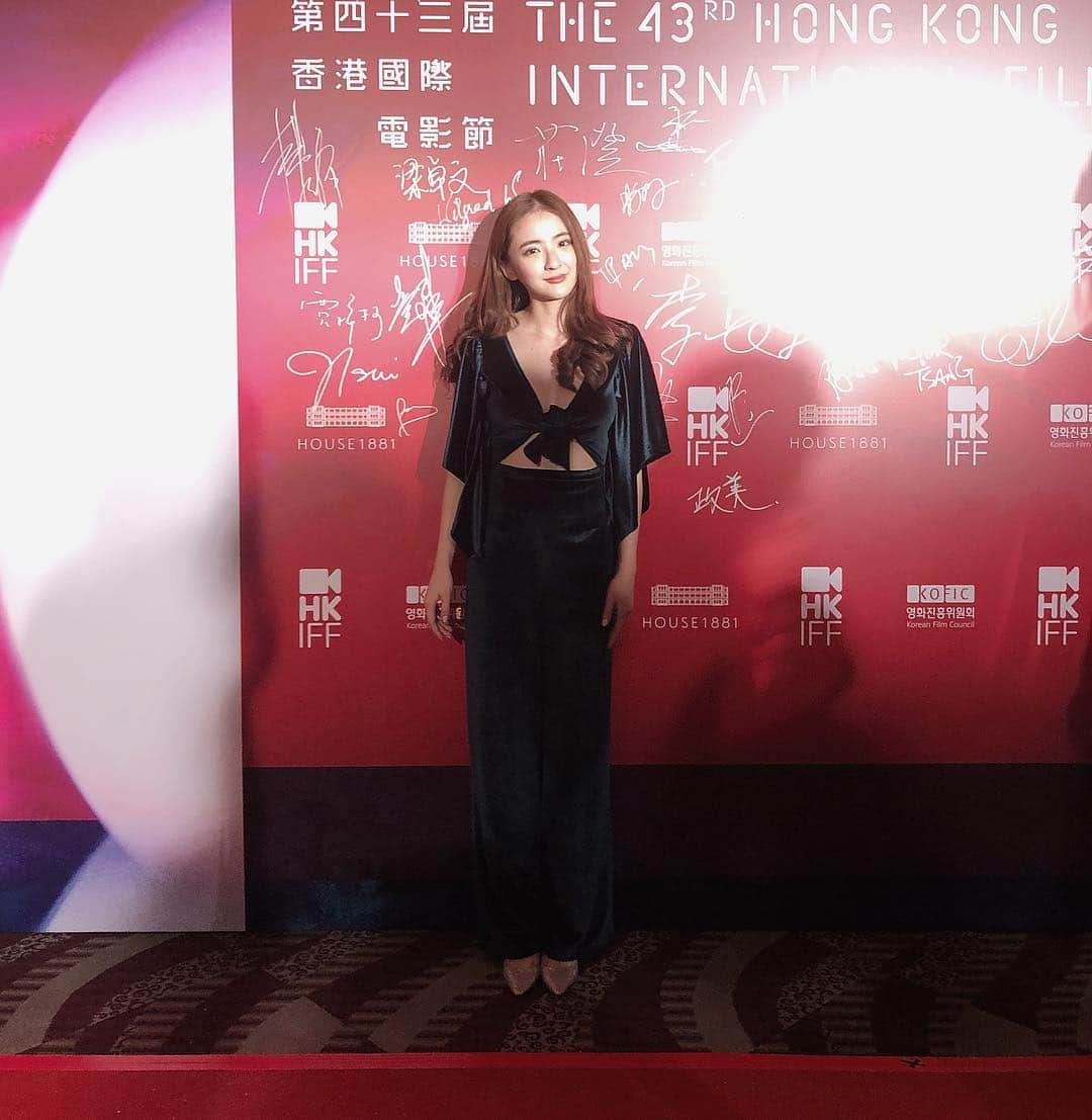 Giann Chanのインスタグラム：「Thanks for having me and the very kind introduction. . 謝謝大會讓我近距離欣賞我一直很愛的張家輝先生 哈哈  @HKIFFS #HKIFF43 #第43屆香港國際電影節  #Hongkonginternationalfilmfestival  #沉默的證人 #BodiesatRest」