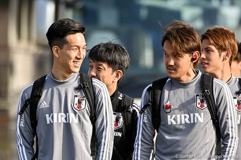 のインスタグラム：「. 再興誓う （2019.03.18） . 📷Photo by @shimpeei (Soccer King) . #小林祐希 #YukiKobayashi #宇佐美貴史 #TakashiUsami #日本代表 #daihyo #SamuraiBlue #サムライブルー #森保ジャパン #football #サッカーキング #⚽️ #サッカー」