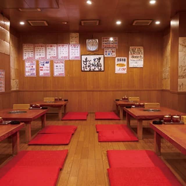 東京カレンダーさんのインスタグラム写真 - (東京カレンダーInstagram)「薄切りのロース肉に千切りの白ねぎをのせて焼く「上ロースグイ」は、あっさりとした味わいが楽しめる。 昼から深夜までという営業時間の長さも頼もしく、肉ゴコロが募ったときの駆け込み寺として覚えておくべき一軒だ。 #東京カレンダー #東カレ #tokyocalendar #焼肉 #浅草 #本とさや #上ロースグイ」3月18日 23時08分 - tokyocalendar