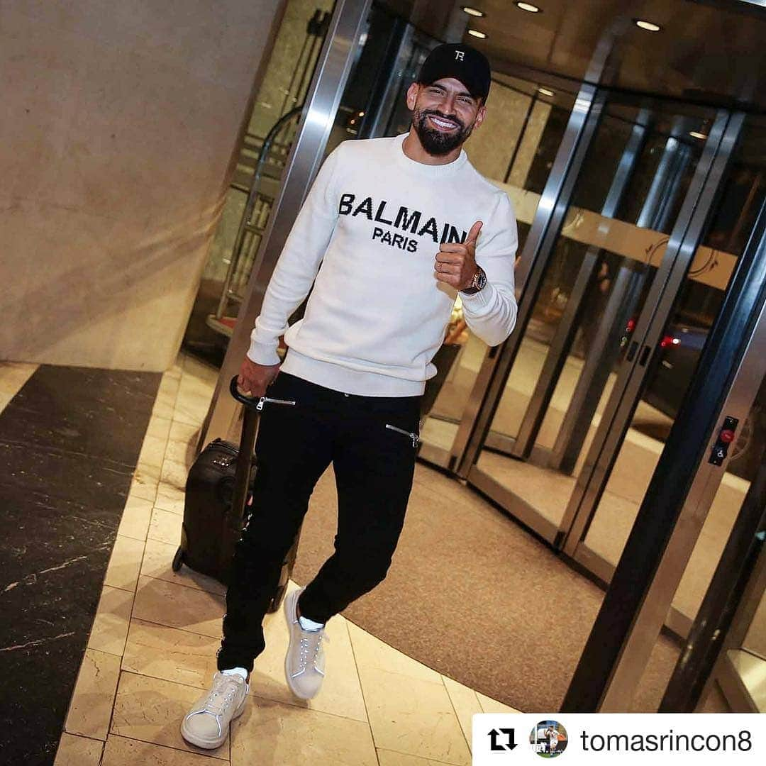 トマス・リンコンさんのインスタグラム写真 - (トマス・リンコンInstagram)「#ElGeneral @tomasrincon8 ya se incorporó a la concentración #Vinotinto 🇻🇪 en Madrid ¡Vamos!  #TomásRincón #Venezuela #Vinotinto #FVF #Qatar2022ObjetivodeTodos #LaVinotinto #Futve #LigaFutve」3月18日 23時08分 - tr8oficial