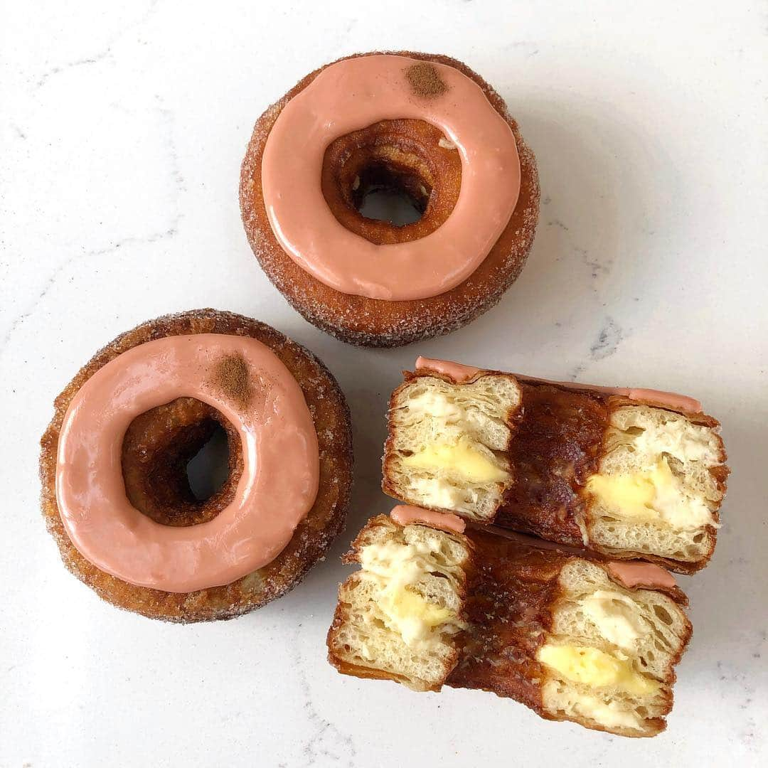 DOMINIQUE ANSEL BAKERYさんのインスタグラム写真 - (DOMINIQUE ANSEL BAKERYInstagram)「Happy Monday, NYC! Getting ready for our April Cronut®: Cinnamon Roll Custard, filled with creamy cinnamon roll ganache and custard. Starts April 1st in #Soho. Preorders go live at 11am today at NYC.CronutPreorder.com for pick-ups. #DominiqueAnselBakery #Soho」3月18日 23時09分 - dominiqueansel