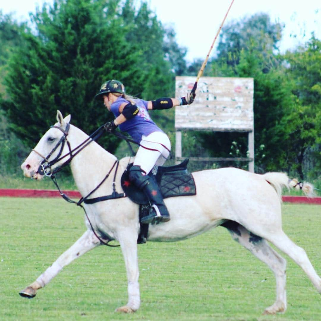 イネス・リグロンさんのインスタグラム写真 - (イネス・リグロンInstagram)「Happy Monday to everyone!! I woke up this morning and saw that all my polo-friends had posted photos of themselves playing polo this weekend, also I am going to follow the trend!  Loved my blue-team @horacio_jakel @barbaramunar @alexvonfarell  Gracias @geraldinestorch for the photos!  #chukkers #polo #horses #friends #passionforpolo」3月18日 23時18分 - inesligron